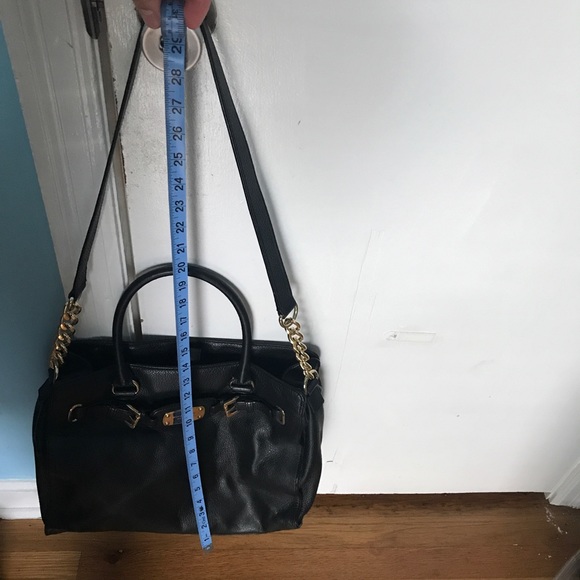 Beautiful Michael Kors Leather Purse - Picture 12 of 12